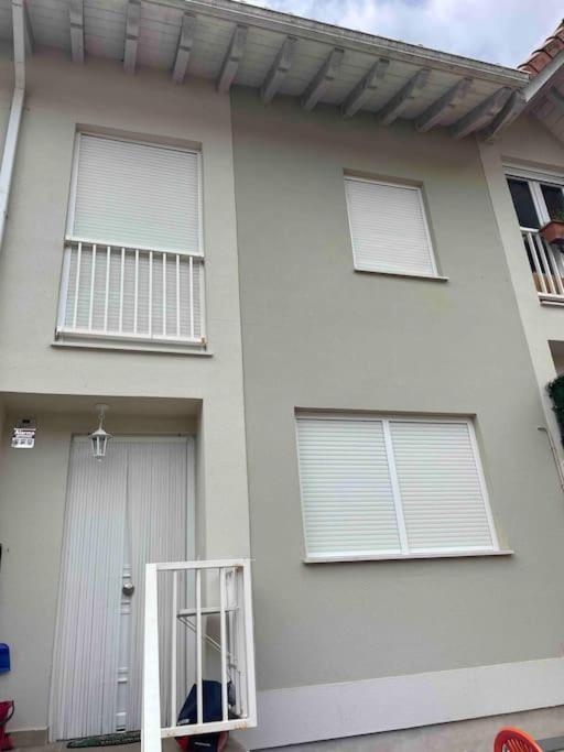 Villa Casa En La Montana Con Piscina De Temporada Arredondo Exterior foto