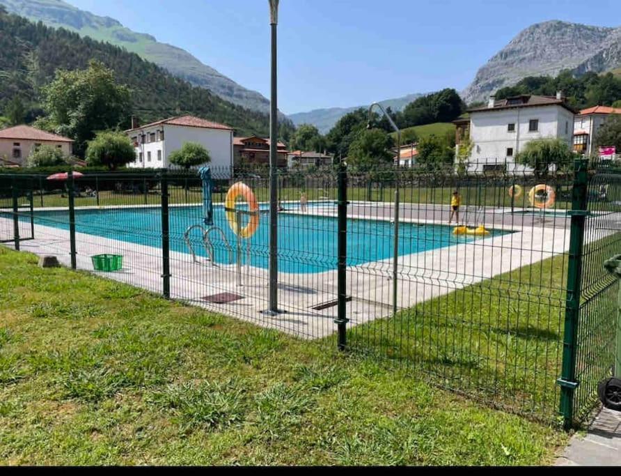 Villa Casa En La Montana Con Piscina De Temporada Arredondo Exterior foto