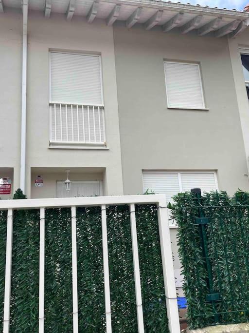 Villa Casa En La Montana Con Piscina De Temporada Arredondo Exterior foto