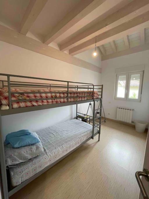 Villa Casa En La Montana Con Piscina De Temporada Arredondo Exterior foto