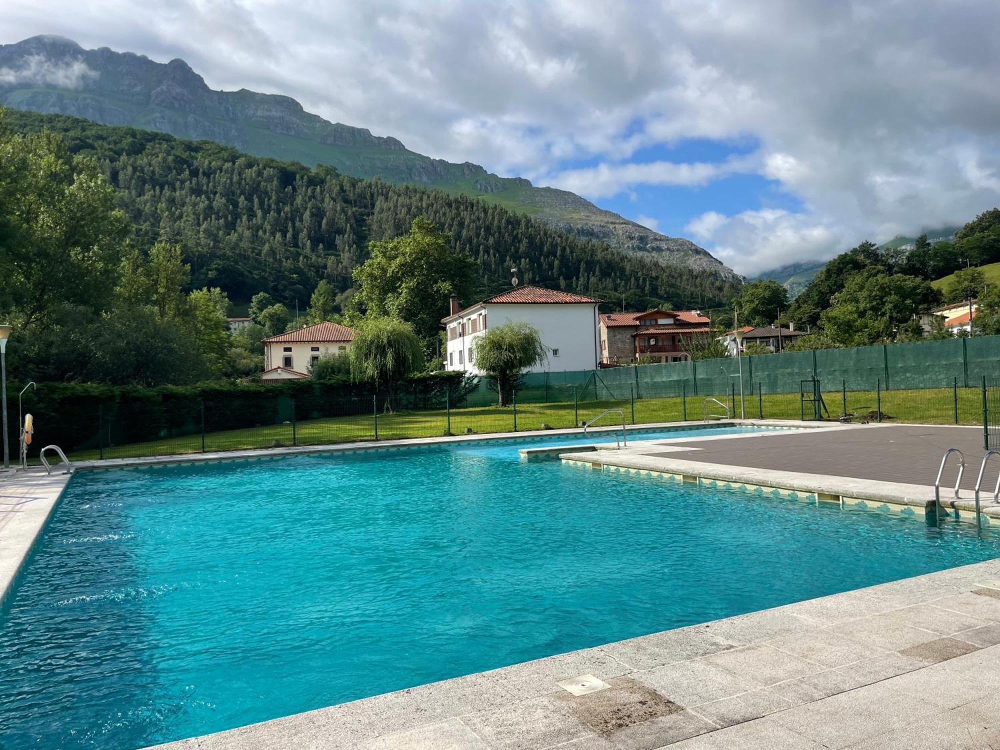 Villa Casa En La Montana Con Piscina De Temporada Arredondo Exterior foto
